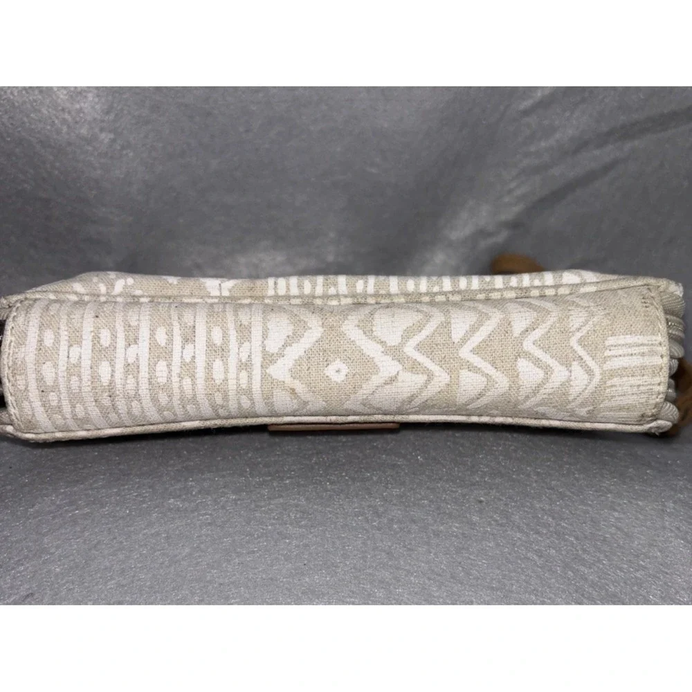 Sakroots LUNA Zip Around‎ Wallet Wristlet Crossbody Smartphone Holder Tan White